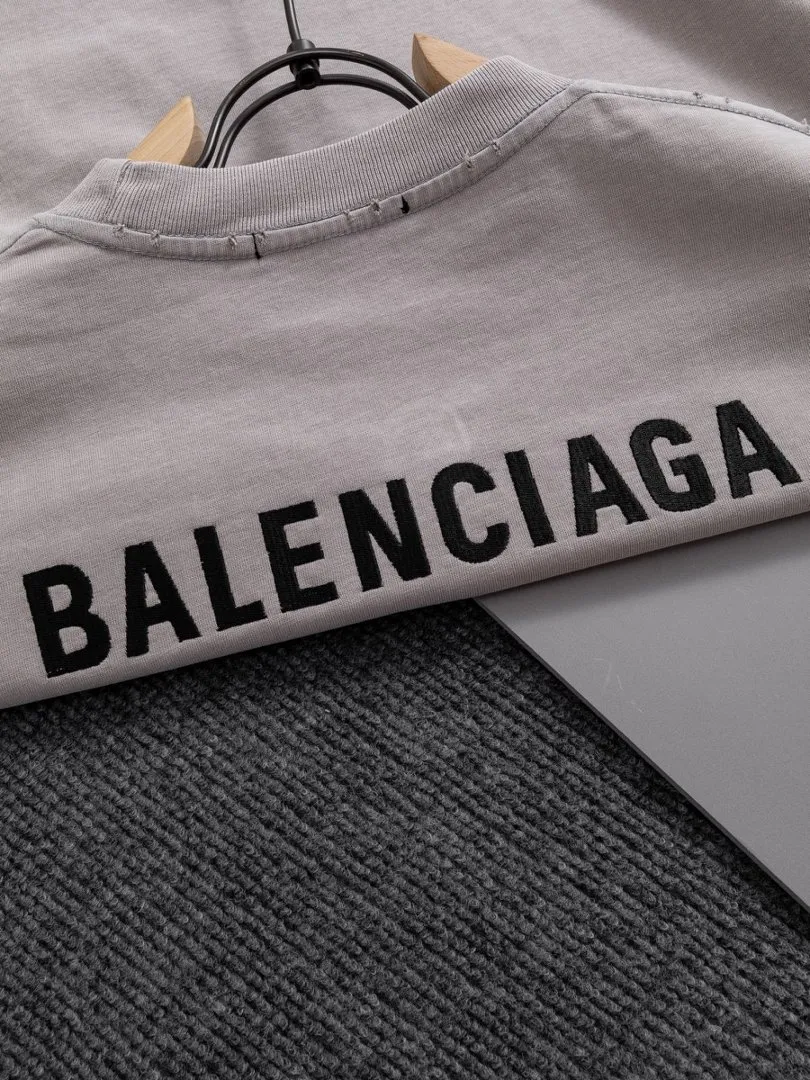 P100✨🔥 [balenciaga] 2026FW short-sleeved T-shirt Premium 26s double yarn 300g fabric embroidery process wash water spray Ma Jiu distressed color: wash water black wash water white wash water Khaki Size: S M L XL 2XL
